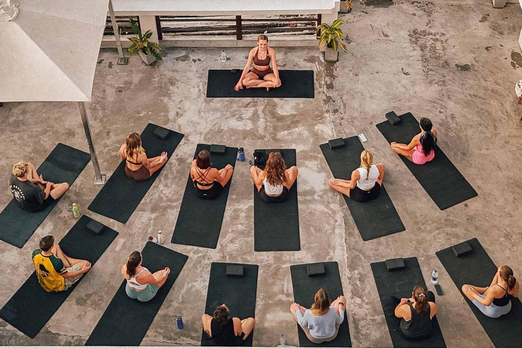 Surf & Party Weligama Hostel Bagian luar foto